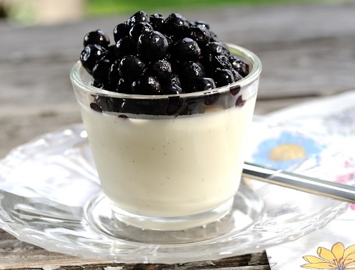 Pannacotta med blåbär Pannacotta med blåbär